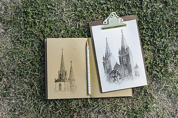 PSD 편집이미지 건축물 잔디 사람없음 하이앵글 연필 공책 스케치 스케치북 파일 드로잉 목업 이미지편집 식물 건축 뷰포인트 문구용품 학용품 미술 필기구 파일형식