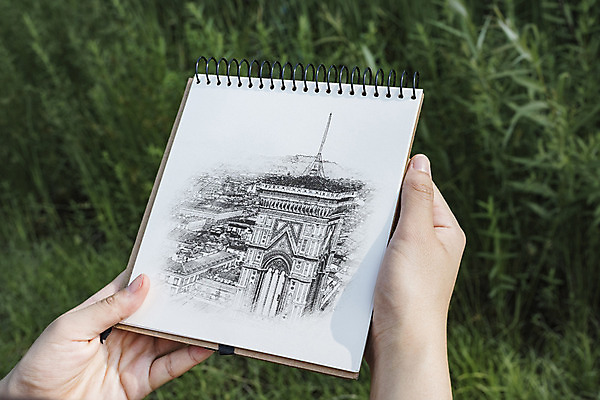 PSD 편집이미지 건축물 손 들기 신체부위 공책 양손 스케치 스케치북 풀숲 드로잉 목업 이미지편집 건축 모션 문구용품 학용품 미술 사람 숲 파일형식