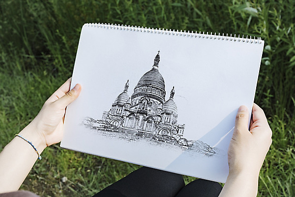 PSD 편집이미지 건축물 손 들기 잔디 신체부위 공책 양손 스케치 스케치북 풀숲 드로잉 목업 이미지편집 식물 건축 모션 문구용품 학용품 미술 사람 숲 파일형식