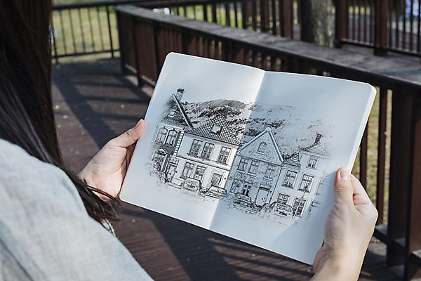 PSD 편집이미지 건축물 손 들기 신체부위 공책 양손 스케치 스케치북 드로잉 목업 이미지편집 건축 모션 문구용품 학용품 미술 사람 파일형식