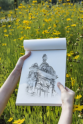 PSD 편집이미지 건축물 손 꽃밭 들기 신체부위 공책 양손 스케치 스케치북 드로잉 목업 이미지편집 건축 꽃 모션 문구용품 학용품 미술 사람 파일형식