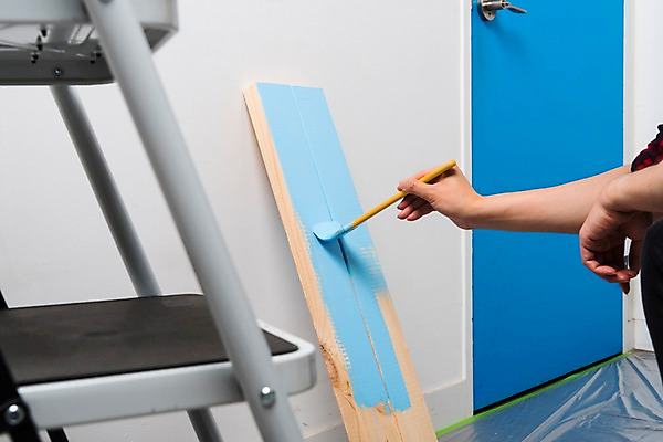 포토 JPG 나무 손 하늘색 사다리 목재 신체부위 인테리어 문 페인트 페인트칠 페인트붓 DIY 셀프 국내포토 식물 디자인 재료 페인팅 사람 취미 파란색 도구 붓 파일형식