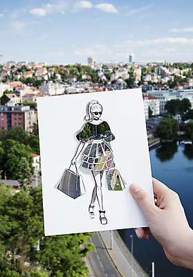 PSD 나무 해외풍경 해외 손 옷 여자 패션 유럽 종이 도로 포토일러 하늘 한명 들기 풍경 건물 신체부위 강 쇼핑백 체코 이미지편집 식물 편집이미지 1 건축물 나라 길 가방 교통시설 모션 사람 파일형식