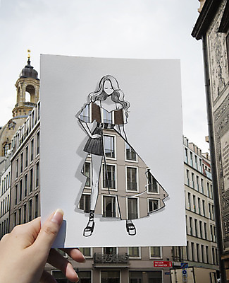 PSD 해외풍경 해외 손 드레스 옷 여자 패션 유럽 종이 포토일러 한명 들기 풍경 건물 신체부위 체코 이미지편집 편집이미지 1 건축물 나라 모션 사람 파일형식