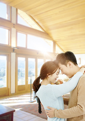 PSD 편집 편집이미지 커플 여자 남자 포옹 실내 상반신 20대 성인 두명 옆모습 30대 눈감음 한국인 이마맞대기 성인만 이미지편집 뷰포인트 관계 안기 모션 사람 동양인 청년 내부 장년 얼굴맞대기 파일형식