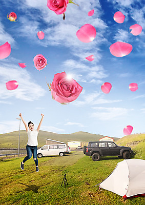PSD 구름 편집 편집이미지 여자 꽃잎 여행 자동차 하늘 산 텐트 한명 초원 20대 성인 장미 점프 캠핑 한국인 삼각대 안식처 성인여자한명만 이미지편집 자연요소 1 꽃 육상교통 모션 레저 휴식 캠핑도구 사람 동양인 청년 여자한명만 성인여자만 파일형식
