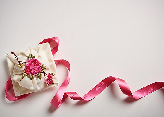 포토 JPG 스튜디오촬영 전통 명절 리본 포장 전통소품 실내 사람없음 추석 천 국내포토 기념일 내부 직물 오브젝트 파일형식