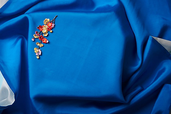 포토 JPG 스튜디오촬영 전통 명절 전통소품 실내 사람없음 하이앵글 추석 천 자수 브로치 국내포토 기념일 뷰포인트 장신구 내부 직물 오브젝트 파일형식