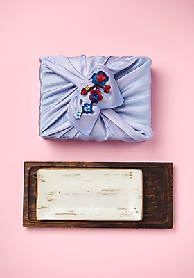 포토 JPG 스튜디오촬영 전통 그릇 명절 포장 전통소품 실내 사람없음 하이앵글 추석 자수 플랫레이 국내포토 식기 기념일 뷰포인트 내부 플랫 오브젝트 파일형식