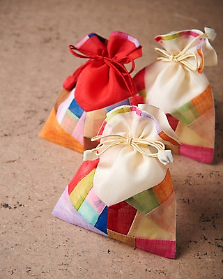 포토 JPG 스튜디오촬영 전통 명절 복주머니 전통소품 실내 사람없음 아웃포커스 추석 국내포토 기념일 촬영기법 내부 오브젝트 파일형식