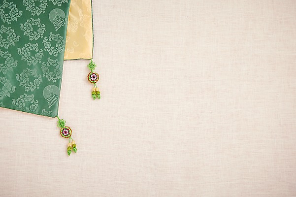 포토 JPG 스튜디오촬영 전통 명절 백그라운드 프레임 전통소품 실내 사람없음 추석 천 노리개 국내포토 기념일 내부 직물 오브젝트 파일형식