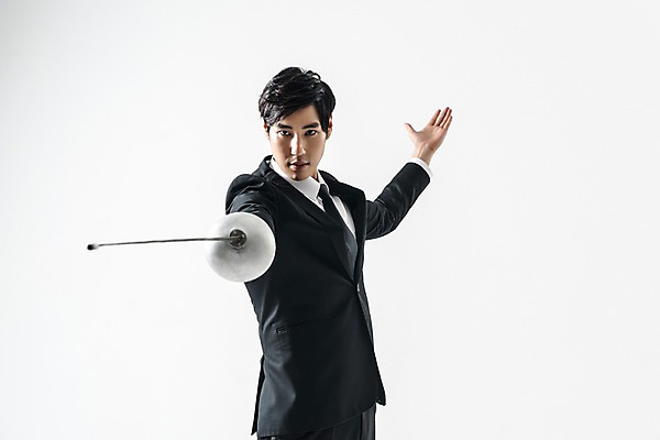 포토 JPG 스튜디오촬영 남자 실내 한명 들기 정장 상반신 20대 성인 앞모습 한국인 비즈니스맨 펜싱 찌르기 펜싱검 성인남자한명만 국내포토 1 옷 스포츠 뷰포인트 비즈니스 모션 사람 동양인 청년 내부 직장인 펜싱용품 남자한명만 성인남자만 파일형식 직업 스포츠용품 인종 남자만 성인만 오브젝트