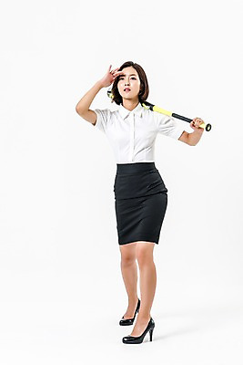포토 JPG 스튜디오촬영 전신 응시 여자 실내 한명 서기 들기 정장 20대 성인 앞모습 야구 한국인 야구방망이 비즈니스우먼 치마정장 성인여자한명만 국내포토 1 시선 옷 뷰포인트 비즈니스 모션 사람 동양인 청년 내부 치마 구기 야구용품 직장인 여자한명만 성인여자만 파일형식 직업 스포츠용품 스포츠 하의 인종 여자만 성인만 오브젝트