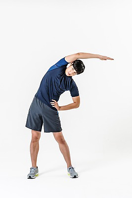 포토 JPG 스튜디오촬영 전신 남자 허리손 실내 한명 서기 20대 성인 앞모습 운동복 스트레칭 한국인 옆구리운동 성인남자한명만 국내포토 1 옷 뷰포인트 포즈 모션 사람 동양인 청년 내부 운동 남자한명만 성인남자만 파일형식