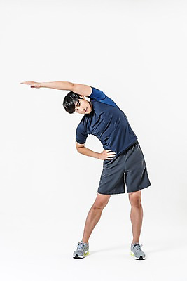 포토 JPG 스튜디오촬영 전신 남자 허리손 실내 한명 서기 20대 성인 앞모습 운동복 스트레칭 한국인 옆구리운동 성인남자한명만 국내포토 1 옷 뷰포인트 포즈 모션 사람 동양인 청년 내부 운동 남자한명만 성인남자만 파일형식