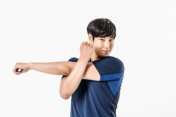 포토 JPG 스튜디오촬영 남자 실내 한명 상반신 20대 성인 앞모습 운동복 스트레칭 한국인 팔운동 성인남자한명만 국내포토 1 옷 뷰포인트 사람 동양인 청년 내부 운동 남자한명만 성인남자만 파일형식