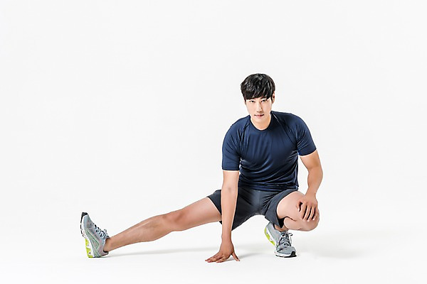 포토 JPG 스튜디오촬영 전신 남자 실내 한명 앉기 20대 성인 앞모습 운동복 스트레칭 한국인 하체운동 성인남자한명만 국내포토 1 옷 뷰포인트 모션 사람 동양인 청년 내부 운동 남자한명만 성인남자만 파일형식 건강 인종 남자만 성인만
