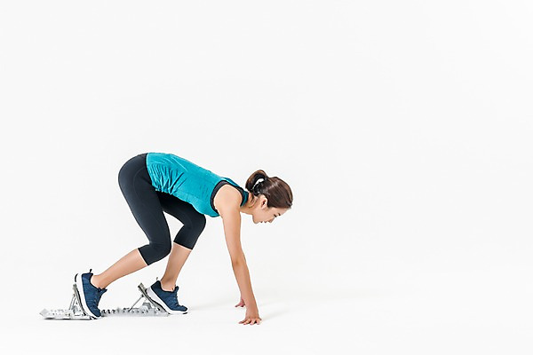 포토 JPG 스튜디오촬영 전신 여자 엎드리기 실내 한명 20대 성인 옆모습 운동복 달리기 한국인 육상스포츠 육상선수 준비자세 스타팅블록 성인여자한명만 국내포토 1 옷 스포츠용품 스포츠 뷰포인트 포즈 모션 운동선수 사람 동양인 청년 내부 준비 여자한명만 성인여자만 파일형식