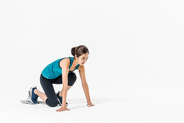 포토 JPG 스튜디오촬영 전신 여자 엎드리기 실내 한명 앉기 20대 성인 옆모습 운동복 달리기 한국인 육상스포츠 육상선수 준비자세 스타팅블록 성인여자한명만 국내포토 1 옷 스포츠용품 스포츠 뷰포인트 포즈 모션 운동선수 사람 동양인 청년 내부 준비 여자한명만 성인여자만 파일형식