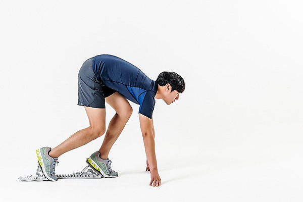 포토 JPG 스튜디오촬영 전신 남자 엎드리기 실내 한명 20대 성인 옆모습 운동복 달리기 한국인 육상스포츠 육상선수 준비자세 스타팅블록 성인남자한명만 국내포토 1 옷 스포츠용품 스포츠 뷰포인트 포즈 모션 운동선수 사람 동양인 청년 내부 준비 남자한명만 성인남자만 파일형식