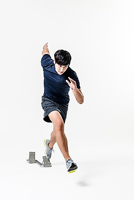 포토 JPG 스튜디오촬영 전신 남자 실내 한명 서기 20대 성인 앞모습 운동복 달리기 한국인 육상스포츠 육상선수 스타팅블록 성인남자한명만 국내포토 1 옷 스포츠용품 스포츠 뷰포인트 모션 운동선수 사람 동양인 청년 내부 남자한명만 성인남자만 파일형식