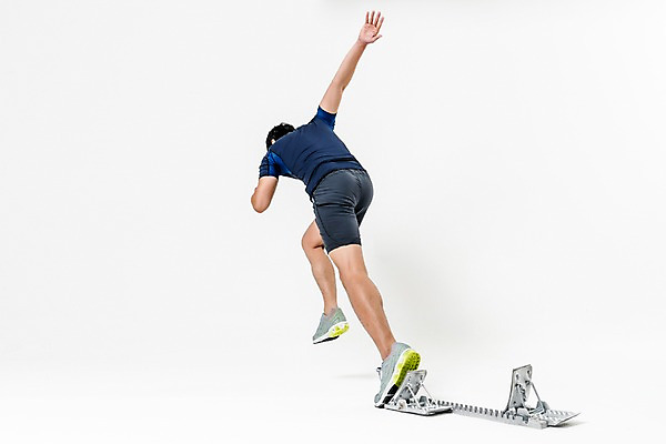 포토 JPG 스튜디오촬영 전신 남자 실내 한명 20대 성인 뒷모습 운동복 달리기 한국인 육상스포츠 육상선수 스타팅블록 성인남자한명만 국내포토 1 옷 스포츠용품 스포츠 뷰포인트 모션 운동선수 사람 동양인 청년 내부 남자한명만 성인남자만 파일형식