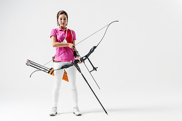 포토 JPG 스튜디오촬영 전신 여자 화살 실내 한명 서기 들기 20대 성인 앞모습 운동복 한국인 활 양궁 양궁선수 활집 성인여자한명만 국내포토 1 옷 스포츠 뷰포인트 모션 운동선수 사람 동양인 청년 내부 여자한명만 성인여자만 파일형식