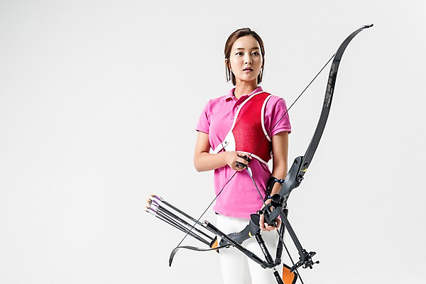 포토 JPG 스튜디오촬영 여자 화살 실내 한명 들기 상반신 20대 성인 앞모습 운동복 한국인 활 양궁 양궁선수 활집 성인여자한명만 국내포토 1 옷 스포츠 뷰포인트 모션 운동선수 사람 동양인 청년 내부 여자한명만 성인여자만 파일형식