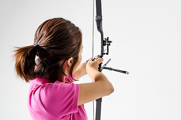 포토 JPG 스튜디오촬영 여자 화살 실내 한명 들기 상반신 20대 성인 뒷모습 운동복 한국인 활 양궁 조준 양궁선수 성인여자한명만 국내포토 1 옷 스포츠 뷰포인트 모션 운동선수 사람 동양인 청년 내부 여자한명만 성인여자만 파일형식