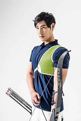 포토 JPG 스튜디오촬영 남자 화살 실내 한명 들기 상반신 20대 성인 앞모습 운동복 한국인 활 양궁 양궁선수 활집 성인남자한명만 국내포토 1 옷 스포츠 뷰포인트 모션 운동선수 사람 동양인 청년 내부 남자한명만 성인남자만 파일형식