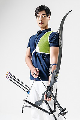 포토 JPG 스튜디오촬영 남자 화살 실내 한명 들기 상반신 20대 성인 앞모습 운동복 한국인 활 양궁 양궁선수 활집 성인남자한명만 국내포토 1 옷 스포츠 뷰포인트 모션 운동선수 사람 동양인 청년 내부 남자한명만 성인남자만 파일형식
