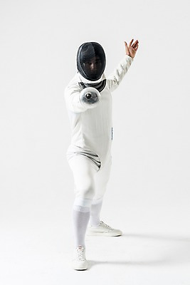 포토 JPG 스튜디오촬영 전신 남자 실내 한명 서기 들기 20대 성인 앞모습 한국인 헬멧 보호장비 펜싱 펜싱선수 찌르기 펜싱검 펜싱복 성인남자한명만 국내포토 1 스포츠 뷰포인트 유니폼 모션 운동선수 사람 동양인 청년 내부 장비 펜싱용품 남자한명만 성인남자만 파일형식