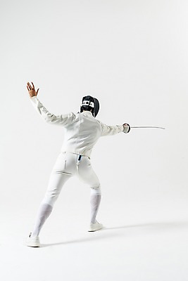 포토 JPG 스튜디오촬영 전신 남자 실내 한명 서기 들기 20대 성인 뒷모습 한국인 헬멧 보호장비 펜싱 펜싱선수 찌르기 펜싱검 펜싱복 성인남자한명만 국내포토 1 스포츠 뷰포인트 유니폼 모션 운동선수 사람 동양인 청년 내부 장비 펜싱용품 남자한명만 성인남자만 파일형식