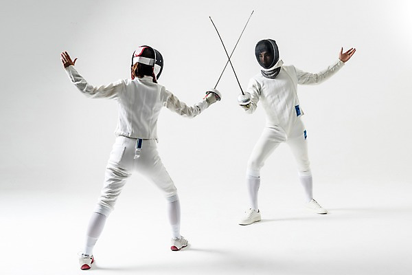 포토 JPG 스튜디오촬영 전신 여자 남자 실내 서기 들기 20대 성인 두명 앞모습 뒷모습 마주보기 경쟁 한국인 헬멧 보호장비 펜싱 펜싱선수 펜싱검 펜싱복 성인만 국내포토 스포츠 뷰포인트 컨셉 유니폼 모션 운동선수 사람 동양인 청년 내부 장비 펜싱용품 파일형식