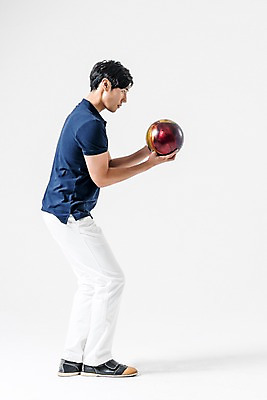 포토 JPG 스튜디오촬영 전신 남자 실내 한명 서기 들기 20대 성인 옆모습 운동복 한국인 볼링 볼링공 볼링선수 성인남자한명만 국내포토 1 옷 뷰포인트 공 모션 운동선수 사람 동양인 청년 내부 구기 볼링용품 남자한명만 성인남자만 파일형식