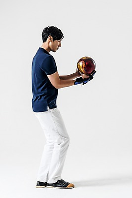 포토 JPG 스튜디오촬영 전신 남자 실내 한명 서기 들기 20대 성인 옆모습 운동복 한국인 볼링 볼링공 볼링선수 성인남자한명만 국내포토 1 옷 뷰포인트 공 모션 운동선수 사람 동양인 청년 내부 구기 볼링용품 남자한명만 성인남자만 파일형식