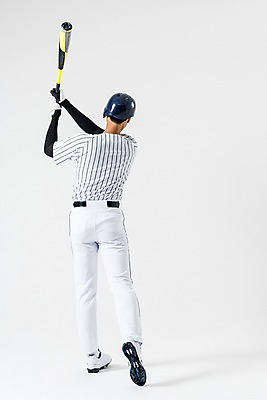 포토 JPG 스튜디오촬영 전신 남자 실내 한명 서기 들기 20대 성인 뒷모습 야구 한국인 야구방망이 타자 야구선수 스윙 야구복 야구헬멧 성인남자한명만 국내포토 1 뷰포인트 포즈 모션 운동선수 사람 동양인 청년 내부 운동복 구기 야구용품 헬멧 남자한명만 성인남자만 파일형식