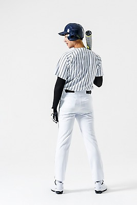 포토 JPG 스튜디오촬영 전신 남자 실내 한명 서기 들기 20대 성인 뒷모습 야구 한국인 야구방망이 타자 야구선수 야구복 야구헬멧 성인남자한명만 국내포토 1 뷰포인트 모션 운동선수 사람 동양인 청년 내부 운동복 구기 야구용품 헬멧 남자한명만 성인남자만 파일형식