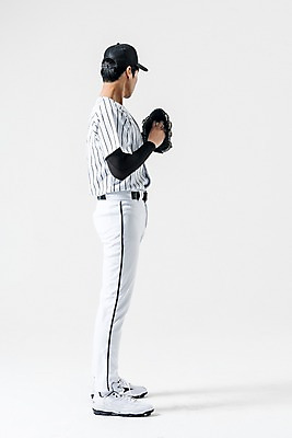 포토 JPG 스튜디오촬영 전신 남자 실내 한명 서기 20대 성인 옆모습 야구 한국인 야구선수 야구글러브 야구모자 투수 야구복 성인남자한명만 국내포토 모자_잡화 1 뷰포인트 모션 운동선수 사람 동양인 청년 내부 운동복 구기 야구용품 글러브 남자한명만 성인남자만 파일형식