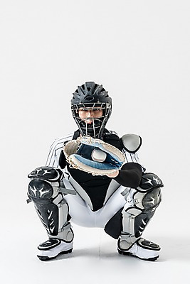 포토 JPG 스튜디오촬영 전신 남자 실내 한명 앉기 20대 성인 앞모습 야구 한국인 야구선수 야구글러브 헬멧 보호장비 야구공 야구복 포수 성인남자한명만 국내포토 1 뷰포인트 공 모션 운동선수 사람 동양인 청년 내부 운동복 구기 장비 야구용품 글러브 남자한명만 성인남자만 파일형식