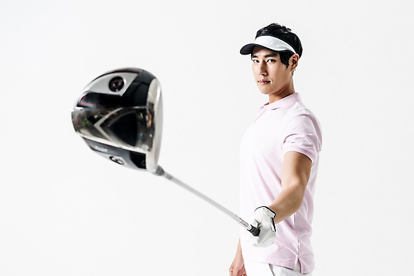 포토 JPG 스튜디오촬영 모자 남자 골프 실내 한명 들기 상반신 20대 성인 옆모습 골프채 한국인 골프웨어 골프장갑 성인남자한명만 국내포토 1 잡화 옷 뷰포인트 장갑 모션 골프용품 사람 동양인 청년 내부 구기 남자한명만 성인남자만 파일형식