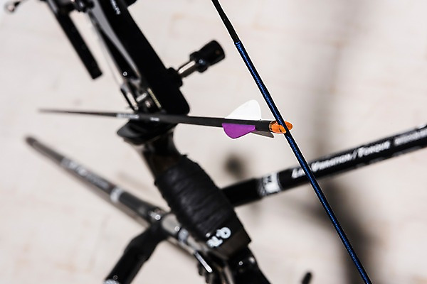 포토 JPG 스튜디오촬영 스포츠용품 화살 실내 사람없음 아웃포커스 오브젝트 활 양궁 양궁용품 국내포토 스포츠 촬영기법 내부 파일형식