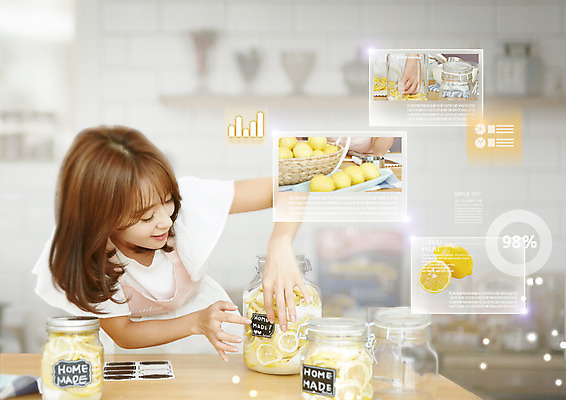 PSD 편집 편집이미지 여자 유리병 한명 상반신 20대 성인 바구니 한국인 레몬 스마트 만들기 레시피 요리중 터치스크린 핸드메이드 홀로그램 성인여자한명만 레몬청 4차산업 수제청 이미지편집 1 산업 음식 컨셉 과일 모션 병_용기 사람 동양인 청년 여자한명만 성인여자만 파일형식 과일청