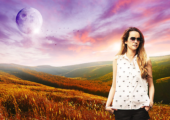 PSD 서양인 구름 편집 편집이미지 여자 여행 하늘 산 한명 상반신 성인 30대 선글라스 노을 보름달 가을 억새 성인여자한명만 이미지편집 자연요소 외국인 식물 1 계절 안경 사람 장년 달 여자한명만 성인여자만 파일형식