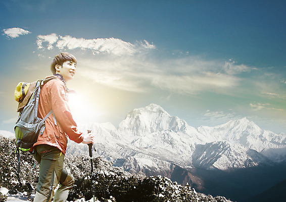 PSD 구름 편집 편집이미지 모자 남자 여행 배낭 하늘 산 한명 서기 상반신 20대 성인 옆모습 등산 한국인 등산복 만년설 등산스틱 안식처 성인남자한명만 이미지편집 자연요소 1 잡화 옷 뷰포인트 가방 모션 휴식 사람 동양인 청년 트래킹 등산용품 남자한명만 성인남자만 파일형식