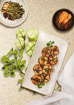 PSD 편집 편집이미지 접시 한식 나뭇잎 김치 오이 사람없음 나뭇가지 천 총각김치 열무김치 오이소박이 열무 오이김치 플랫레이 이미지편집 나무 식기 음식 잎 채소 직물 플랫 무 파일형식