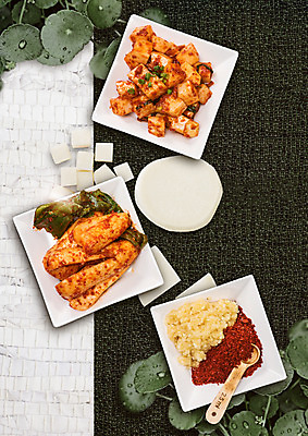 PSD 편집 편집이미지 접시 한식 김치 마늘 사람없음 무 깍두기 계량스푼 총각김치 고춧가루 플랫레이 워터코인 이미지편집 식물 식기 음식 채소 주방용품 뿌리채소 플랫 가루 파일형식