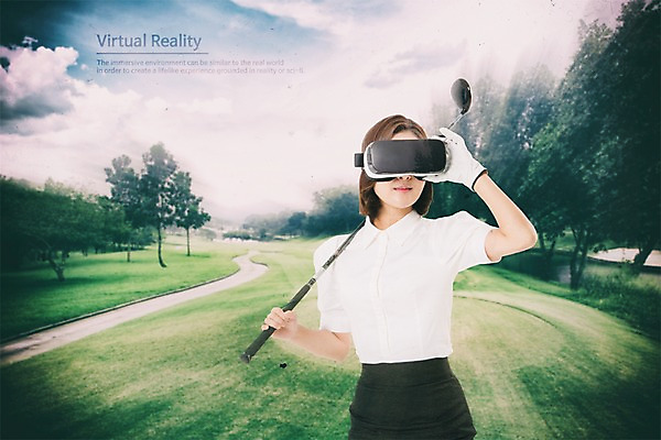 PSD 편집이미지 여자 골프장 상상 한명 웃음 상반신 20대 성인 앞모습 한국인 디지털합성 합성 스크린골프 가상현실 성인여자한명만 오큘러스 VR기기 이미지편집 1 뷰포인트 골프 스포츠시설 표정 사람 동양인 청년 기계 여자한명만 성인여자만 파일형식