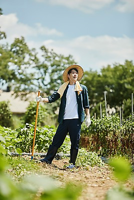 포토 JPG 주간 전신 남자 밭 농업 사진 관리 한명 서기 20대 성인 야외 앞모습 아웃포커스 농사 한국인 농촌 시골 농부 귀농 무청 밭일 쇠스랑 남자한명만 성인남자한명만 청년농부 국내포토 양주시 자연요소 직업 1 산업 뷰포인트 모션 촬영기법 사람 동양인 청년 경기도 남자만 성인남자만 파일형식