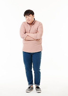 포토 JPG 스튜디오촬영 전신 남자 포즈 사진 모션 실내 한명 서기 20대 성인 앞모습 팔짱 한국인 삐침 노려봄 토라짐 남자한명만 성인남자한명만 국내포토 1 감정 뷰포인트 컨셉 표정 사람 동양인 청년 내부 남자만 성인남자만 파일형식